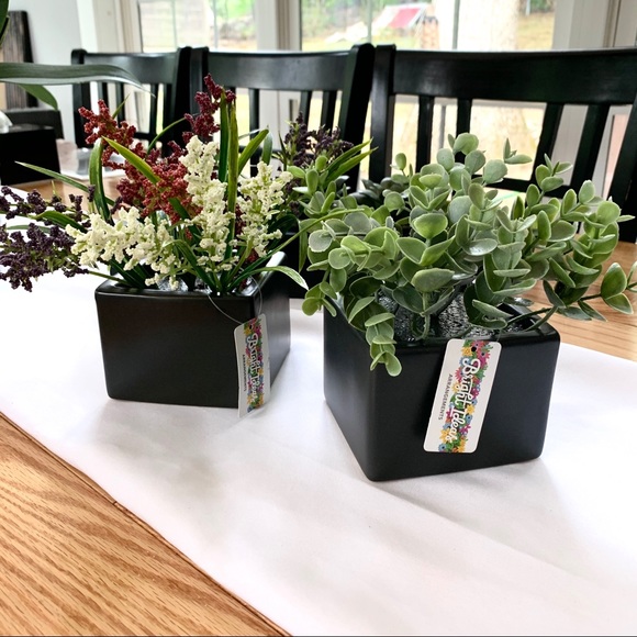 NWT set of 2 artificial plant arrangements in pots - Picture 3 of 5